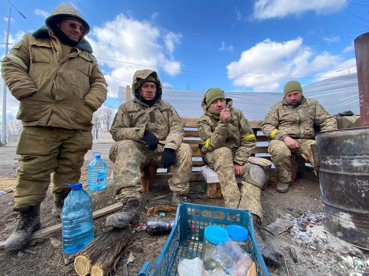 Ukrainische Soldaten. Foto: Elena Kostjuchenko, Novaja Gazeta