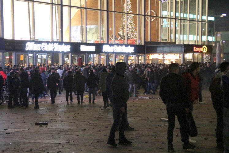 In der Silvesternacht waren am Kölner Hauptbahnhof Frauen sexuell belästigt und ausgeraubt worden