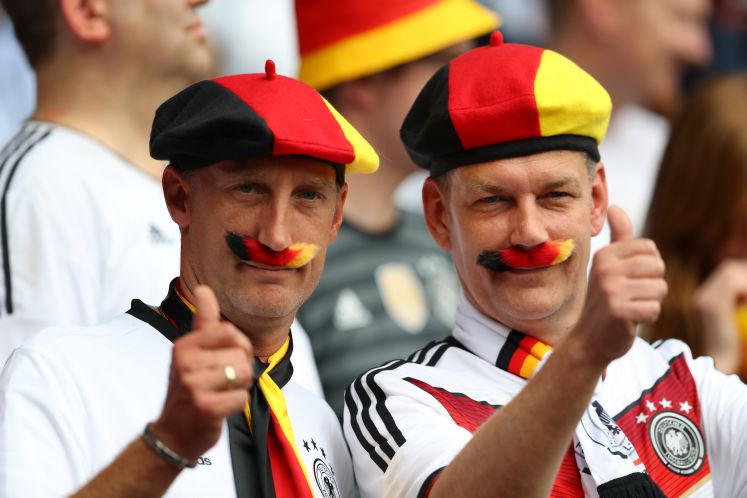 Fans der deutschen Fußball-Nationalmannschaft bei der Europameisterschaft in Frankreich