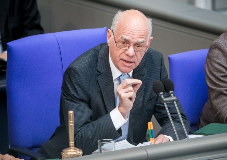 Bundestagspräsident Norbert Lammert (CDU) spricht am 13.05.2016 im Bundestag in Berlin während der Debatte zum CETA-Abkommen
