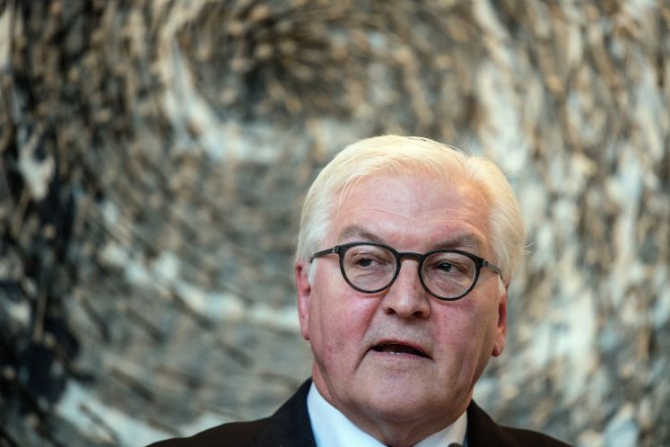 Bundespräsidenten-Kandidat Frank-Walter Steinmeier (SPD) gibt am 31.01.2017 in Düsseldorf im Landtag ein Statement ab.