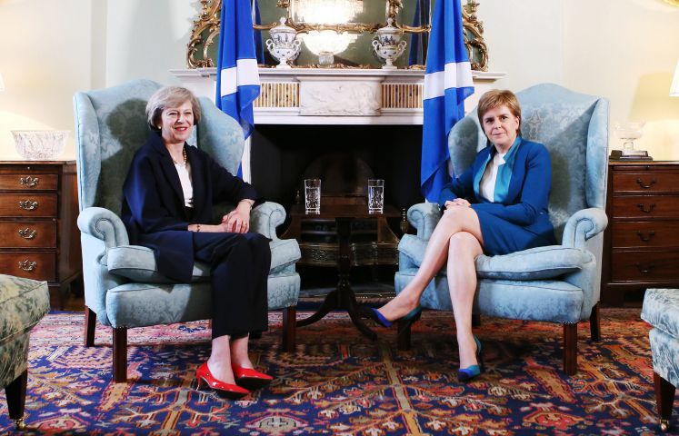 Die britische Fondsmanagerin Gina Miller und die schottische Regierungschefin Nicola Sturgeon 