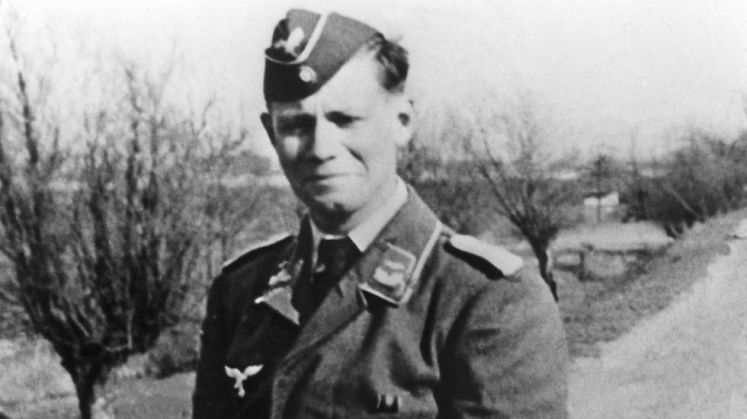 Helmut Schmidt im Frühjahr 1940 als Leutnant der Luftwaffe