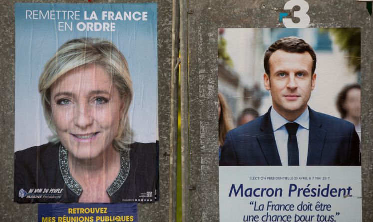 Wahlplakate von Marine Le Pen und Emmanuel Macron