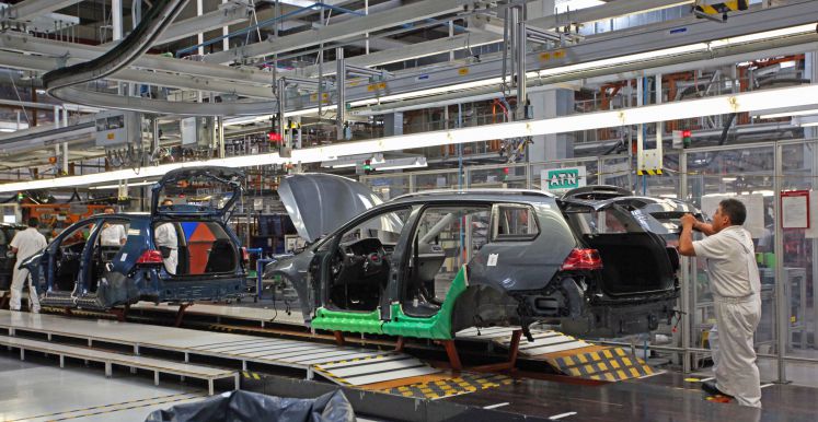 Mexikos Autoindustrie in der Krise: Arbeiter im VW-Werk in Puebla