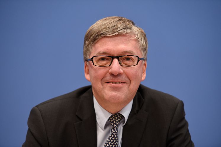 Der Wehrbeauftragte des Bundestages, Hans-Peter Bartels, stellt am 24.01.2017 in der Bundespressekonferenz in Berlin seinen Jahresbericht vor.