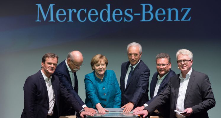 Angela Merkel bei einem Mercedes-Benz-Event mit Chefs der deutschen Automobilbranche