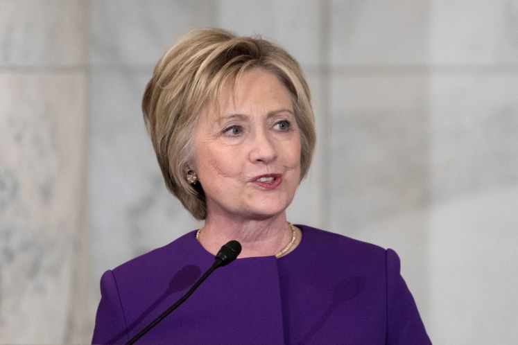 Hillary Clinton spricht im Dezember 2016 in Washington über die Arbeit an ihrem Buch über ihre gescheiterte Präsidentschaftskandidatur.