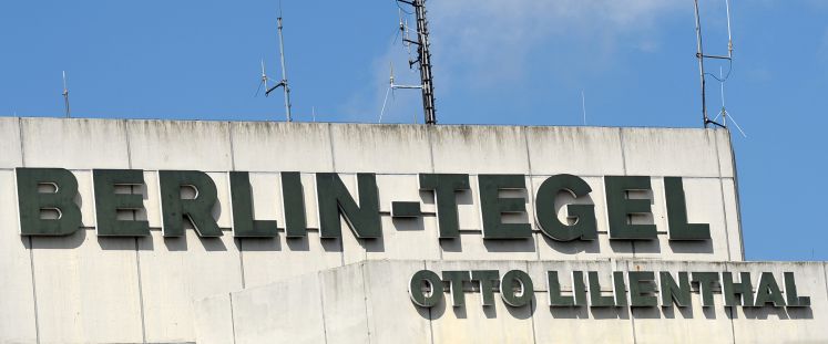 Der Schriftzug "Berlin-Tegel Otto Lilienthal" am Gebäude des Flughafens Tegel in Berlin