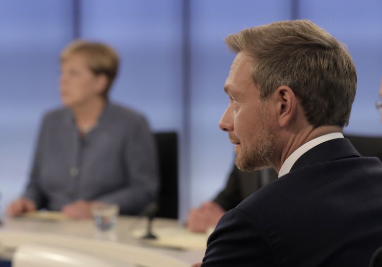Christian Lindner und Angela Merkel in einer Talkshow