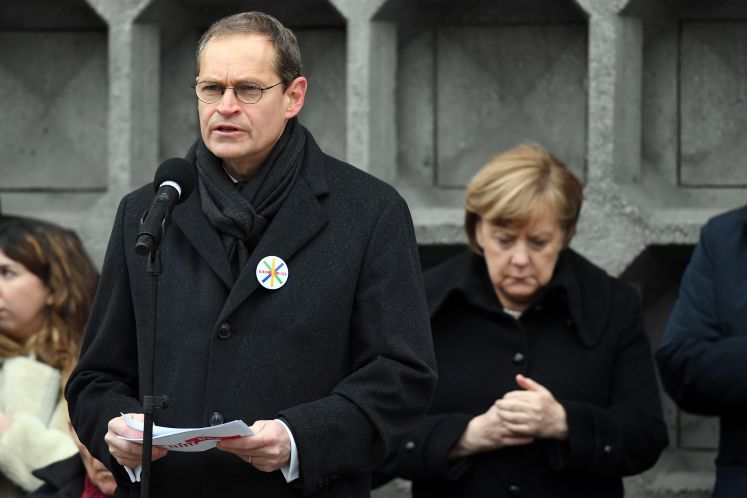 Berlins Regierender Bürgermeister Michael Müller und Bundeskanzlerin Angela Merkel bei der Gedenkveranstaltung am Breitscheidplatz