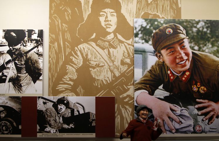 Kollage mit Bildern des chinesischen Volkshelden Lei Feng