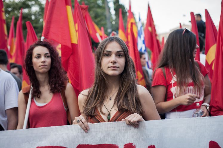 Junge griechische Kommunisten auf einer Demonstration / picture alliance