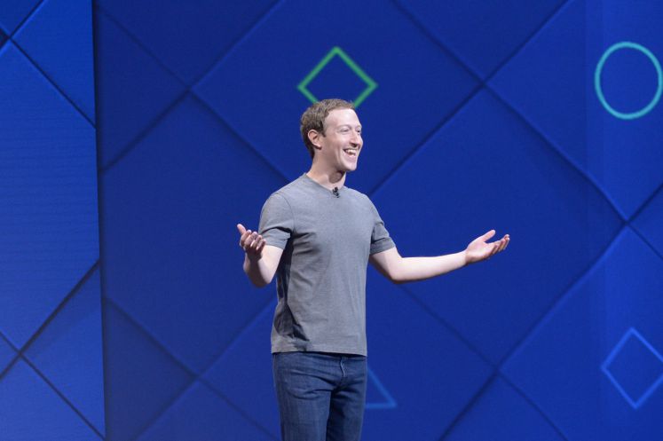 Der Gründer von Facebook, Mark Zuckerberg, spricht am 18.04.2017 in San Jose, Kalifornien (USA), zur Eröffnung der jährlichen Facebook-Entwicklerkonferenz F8. Er kündigte eine neue Plattform rund um die sogenannte «erweiterte Realität» an, bei der virtuelle Objekte in die reale Umgebung integriert werden.