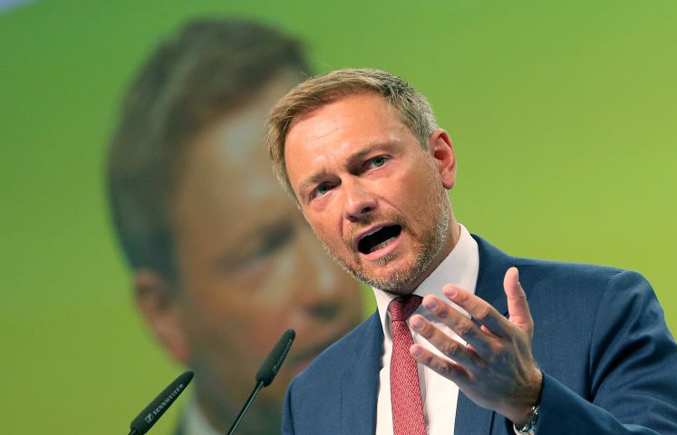 12.05.2018, Berlin: Christian Lindner, FDP-Vorsitzender, hält auf dem 69. Ordentlichen Bundesparteitag der FDP eine Rede. 