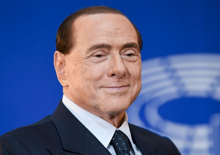 Der ehemalige italienische Regierungschef Silvio Berlusconi nimmt am 01.07.2017 am europäischen Trauerakt für den verstorbenen Altkanzler Helmut Kohl im EU-Parlament in Straßburg teil.