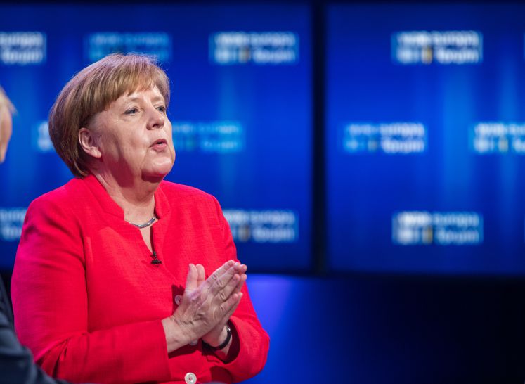 Bundeskanzlerin Angela Merkel (CDU), spricht beim WDR Europaforum 2018 "Europa neu denken" auf dem Podium.