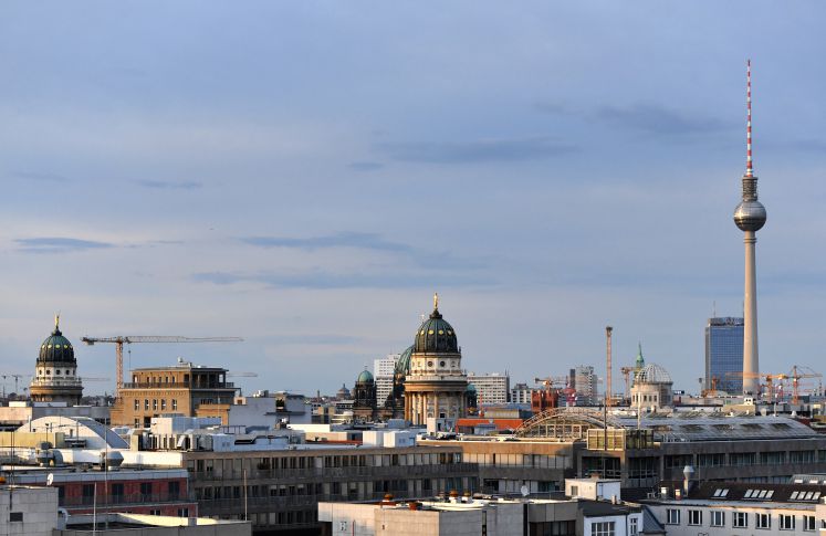Skyline von Berlin mit Fernsehturm.