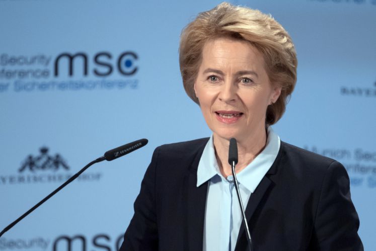 Ursula von der Leyen (CDU), Bundesverteidigungsministerin, spricht am ersten Tag der Muenchner Sicherheitskonferenz