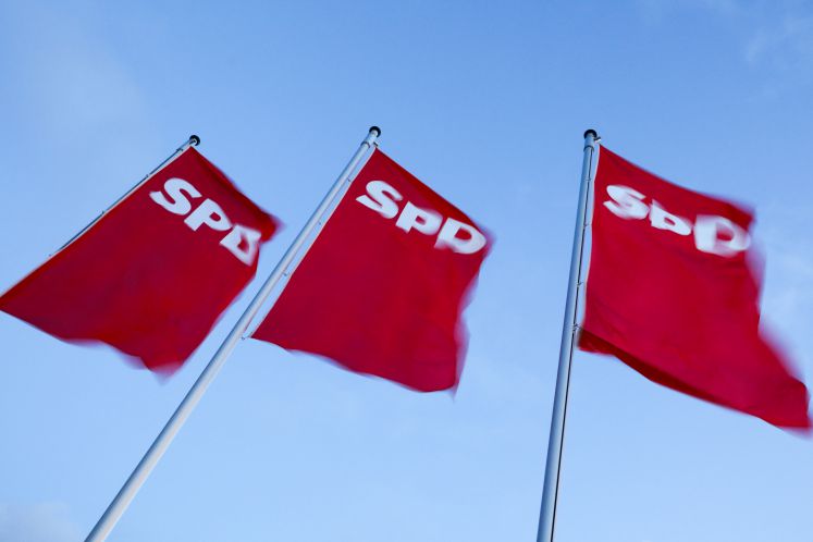 Flaggen wehen am 21.01.2018 beim SPD-Sonderparteitag in Bonn (Nordrhein-Westfalen).