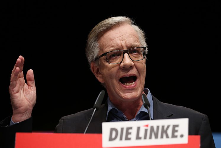 Dietmar Bartsch haelt eine Rede auf einer Parteikonferenz der Linken