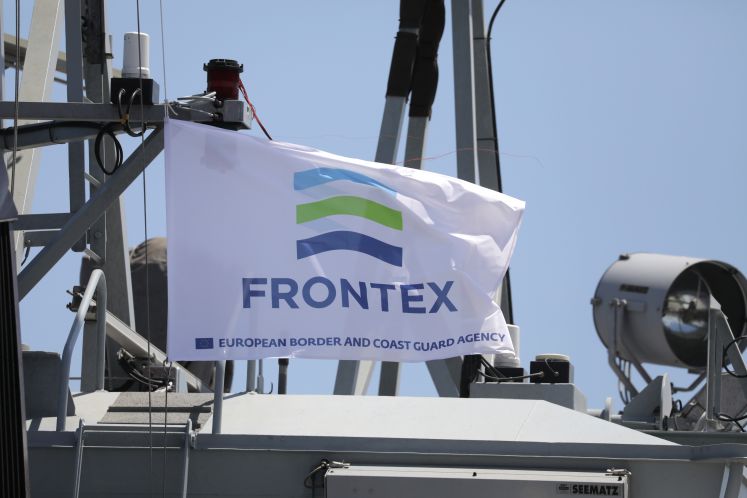 Eine Fahne der Europäischen Agentur für die Grenz- und Küstenwache Frontex