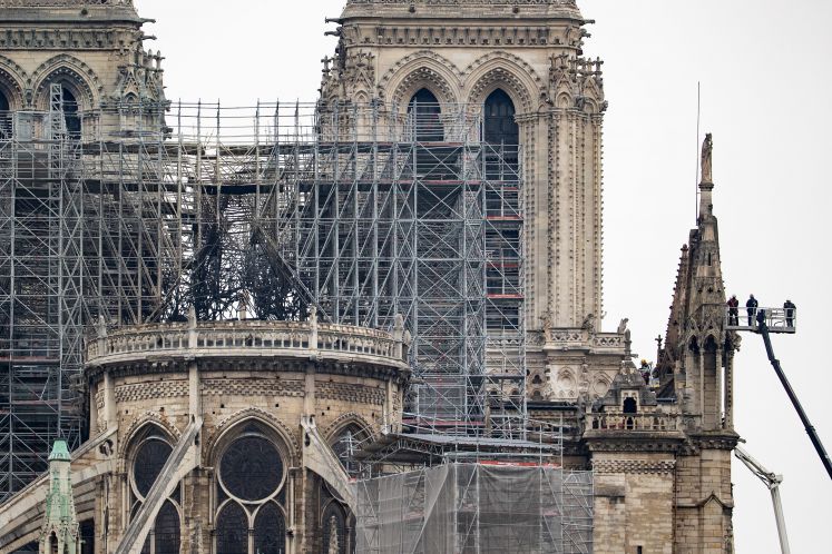 Spezialisten begutachten Notre Dame nach dem Brand