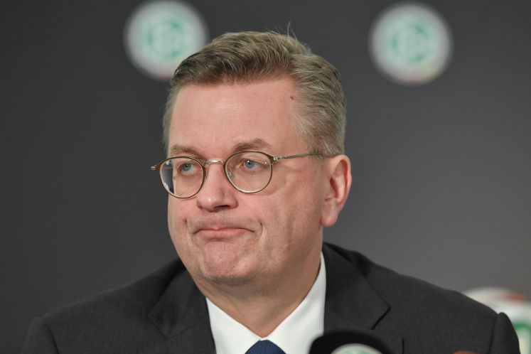 02.04.2019, Hessen, Frankfurt/Main: Der Präsident des Deutschen Fußballbundes (DFB), Reinhard Grindel, gibt in der Zentrale des Verbandes seinen sofortigen Rücktritt bekannt. 