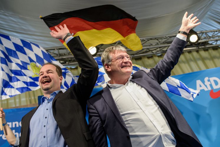 Im bayerischen Landtagswahlkampf noch bester Laune: Martin Sicher und Jörg Meuthen / picture alliance