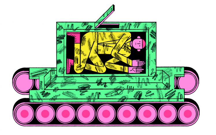 Ein Soldat liegt in eingequetscht in einem Panzer