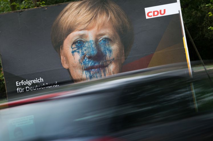 Zerstörtes Wahlplakat der CDU von 2017