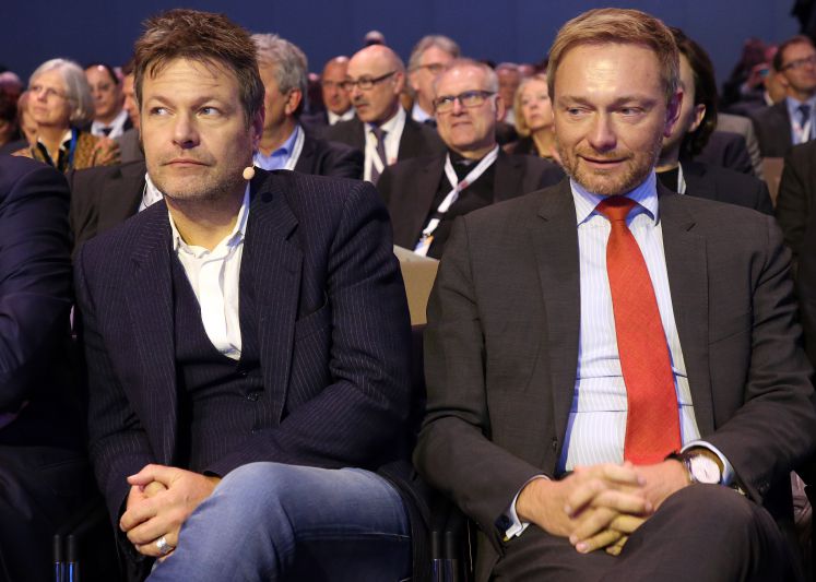22.11.2018, Berlin: Christian Lindner (FDP, r), Vorsitzender und Robert Habeck (Bündnis90/Die Grünen), Vorsitzender, nehmen am Deutschen Arbeitgebertag 2018 teil. 