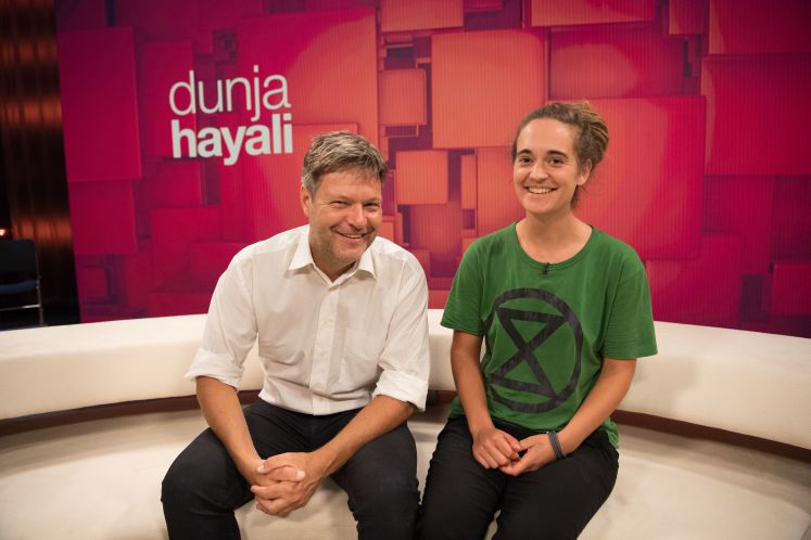 Robert Habeck (Bündnis90/Die Grünen), Bundesvorsitzender, und Carola Rackete, Kapitänin, sind zu Gast in der ZDF-Talkshow Dunja Hayali