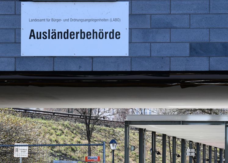 25.03.2019, Berlin: Der Eingang zur Ausländerbehörde am Friedrich-Krause-Ufer.