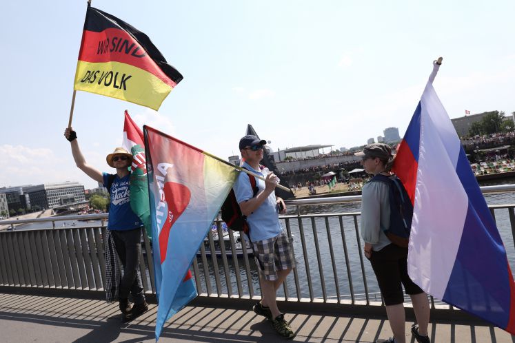 AfDler mit Russland-Fahne