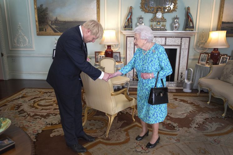 Boris Johnson und Queen Elisabeth II.