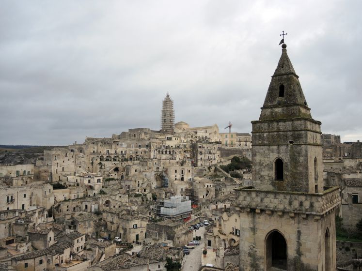 Italien, Matera: Blick auf die historische Altstadt. 2019 ist die Stadt an Italiens Peripherie Kulturhauptstadt. 