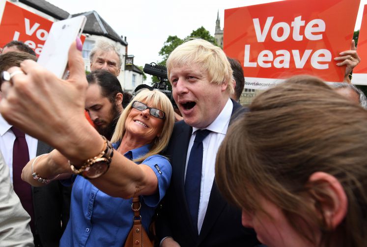 Premierminister macht Selfies mit Brexiteers in Yorkshire 