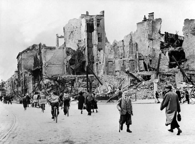 kriegsende-1945-achter-mai-zweiter-weltkrieg-nationalsozialismus-geschichte-stunde-null