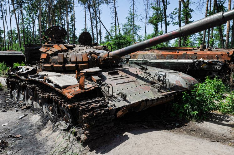 Zerstörter russischer Panzer nahe Kiew