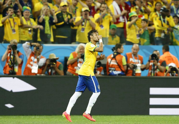 Brasiliens Neymar bejubelt seinen verwandelten Elfmeter gegen Kroatien.