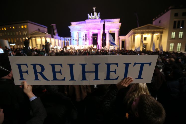 Nach den Terroranschlägen von Paris fand eine Mahnwache für ein weltoffenes und tolerantes Deutschland und für Meinungs- und Religionsfreiheit am Brandenburger Tor statt