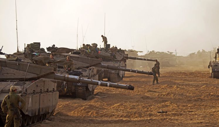 An der Grenze zu Gaza steht die israelische Armee zum Einmarsch bereit