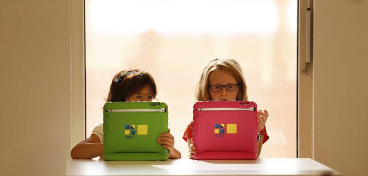 Früher Unterricht auf Tabletcomputern: Schüler der Steve-Jobs-School im niederländischen Sneek lernen auf iPads