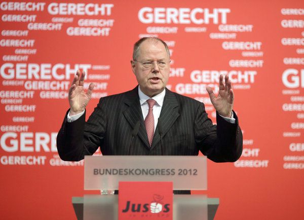 SPD-Kanzlerkandidat Peer Steinbrück redet vor den Jusos von „Gerechtigkeit“