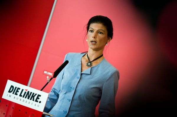 Die stellvertretende Fraktionsvorsitzende der Linke-Bundestagsfraktion, Sahra Wagenknecht, verteidigt Russland in der Krim-Krise