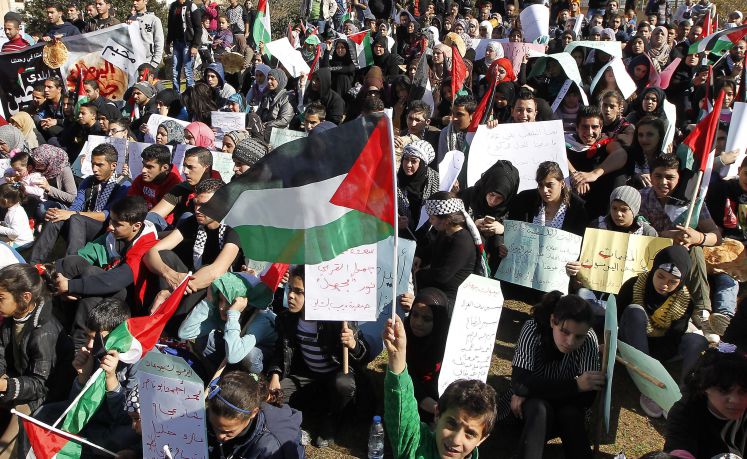 Palästinenser zeigen Solidarität mit den Eingeschlossenen des Flüchtlingslagers Jarmuk Jarmuk