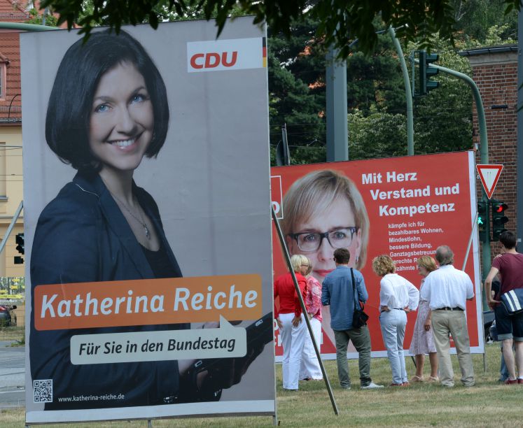 Wahlplakate von CDU und SPD in Potsdam