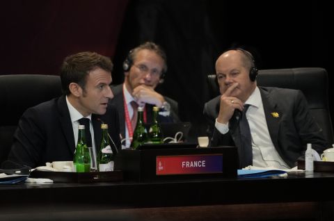 Emmanuel Macron (l.) und Olaf Scholz (r.) / picture alliance