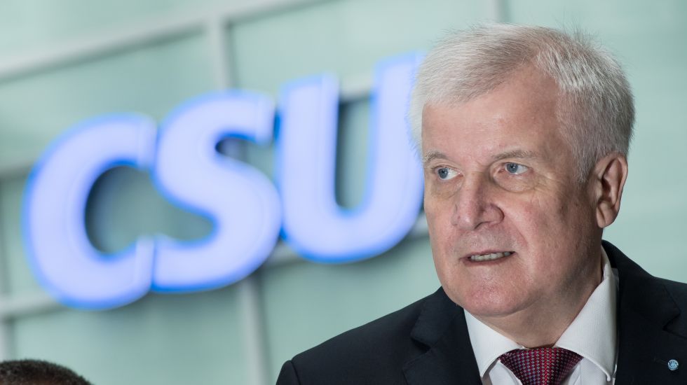 Horst Seehofer kann sich freuen: Die CSU erreicht in einer neuen Umfrage stabilere Werte